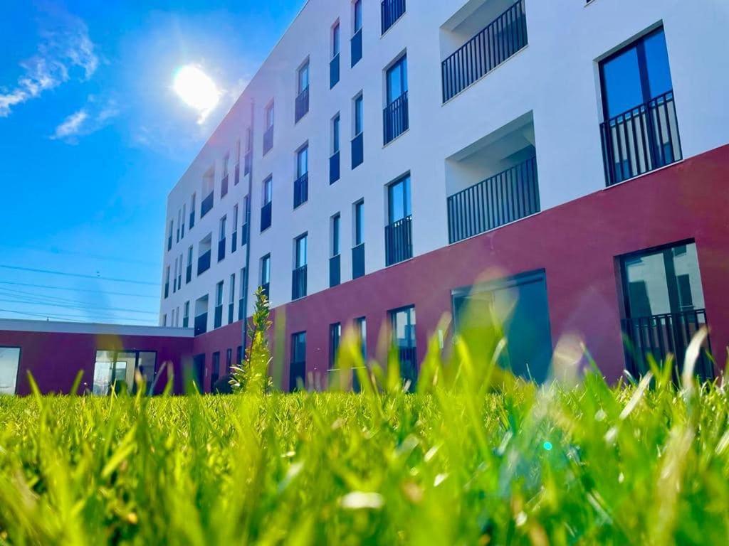 Cosy 2br Near Airport - Self Check-in 24hr *